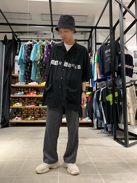 「DANKE SCHON（ダンケシェーン）のDankeSchon/ダンケシェーン/DEAR WORLD SHIRTS(シャツ)（シャツ/ブラウス、ブラック系）」を使った、Junya Kasugaさん（メンズ・170cm）の夏コーディネート