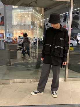 「DANKE SCHON（ダンケシェーン）のDankeSchon/ダンケシェーン/ストレッチナイロンカーゴシャツ（シャツ/ブラウス、ブラック系）」を使った、Junya Kasugaさん（メンズ・170cm）の秋コーディネート