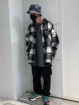 「DANKE SCHON（ダンケシェーン）のDankeSchon/ダンケシェーン/裏起毛ピグメントクルーネックスウェット（スウェット、ブラック系）」を使った、Junya Kasugaさん（メンズ・170cm）の冬コーディネート