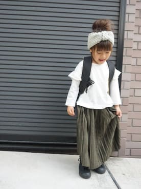 「カーキ×ホワイト」｜「アイテム（帽子）」を使った、 Rey さん（キッズ・90cm）の秋コーディネート