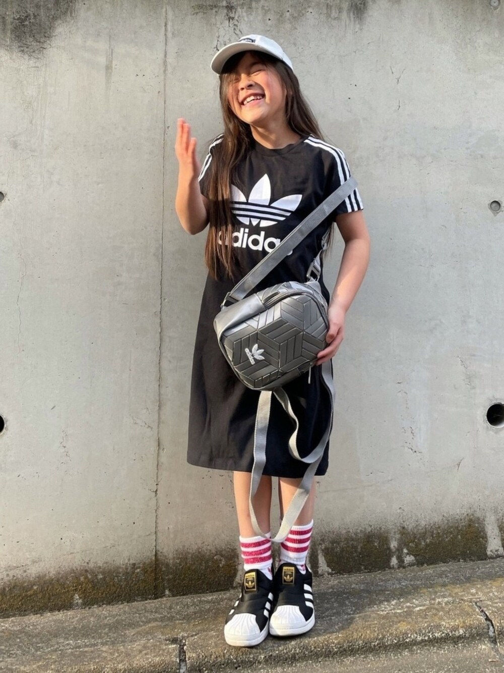 Rey Adidasのワンピース ドレスを使ったコーディネート Puntosdecultura