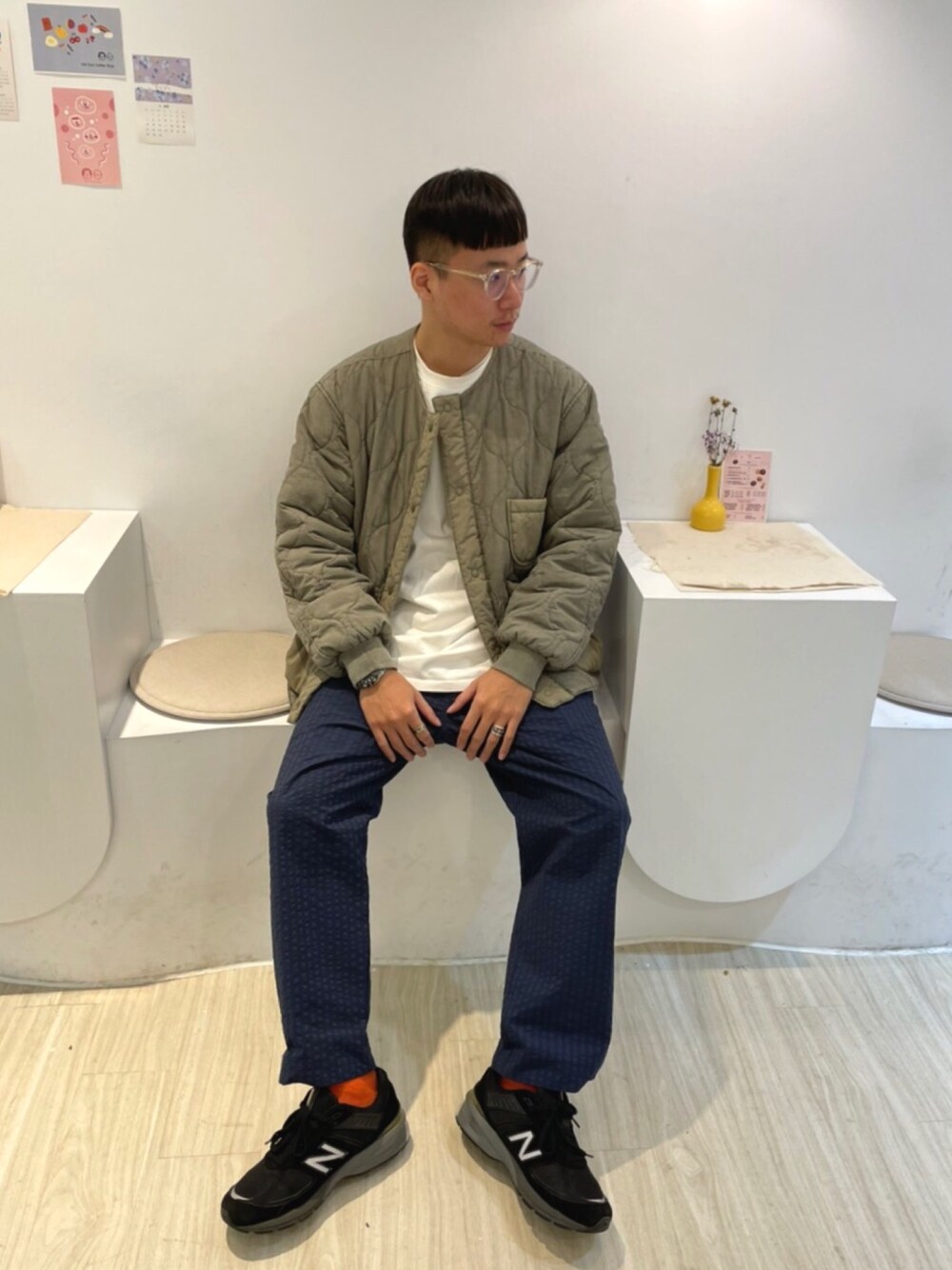 「ootd、街頭穿搭、休閒、球鞋、基礎款」｜「niko and...のアイテム（Tシャツ/カットソー、ホワイト系）」を使った、Alex🇹🇼さん（メンズ・175cm）の冬コーディネートの1枚目の写真