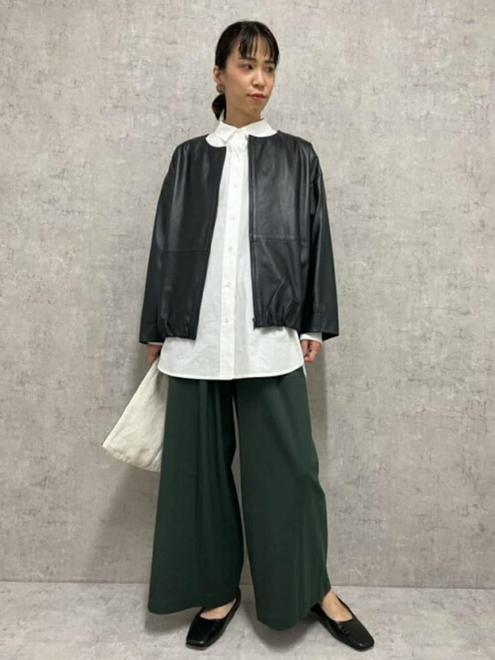 BEARDSLEY（ビアズリー）の「香水瓶刺繍シャツ（シャツ/ブラウス
