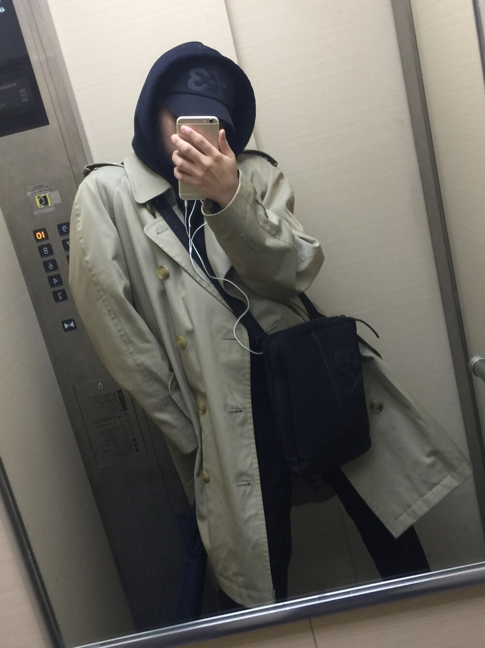 「はるコーデ、fashion、スキニーデニム、Y-3、バーバリー、トレンチコート、80's、80s」｜「BURBERRYのアイテム（トレンチコート、ベージュ系）」を使った、takuwizさん（メンズ・168cm）の春コーディネートの1枚目の写真