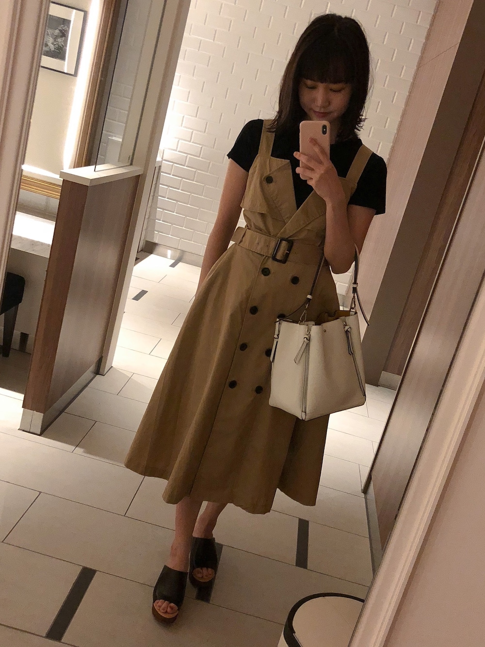 「andemiu、Hanes、Adam et Rope'、ZARA、トレンチワンピース」｜「Andemiuのトレンチワンピース778542（ワンピース、ベージュ系）」を使った、yukkyさん（レディース・161cm）の春コーディネートの1枚目の写真