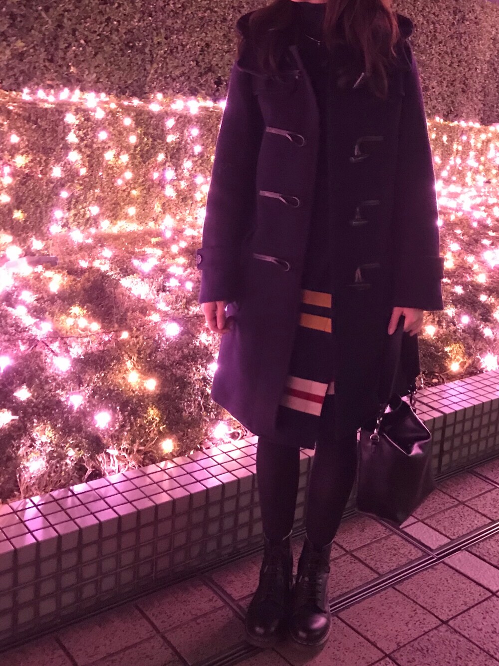 「ダッフルコート、ロングコート、タートルネック、タイトスカート、ひざ丈スカート、レザー、ドクターマーチン、クリスマス、ゴールドアクセ」｜「MackintoshのWEIR（ダッフルコート、ブルー系）」を使った、𝗒𝗎𝗄𝖺さん（レディース・167cm）の冬コーディネートの1枚目の写真