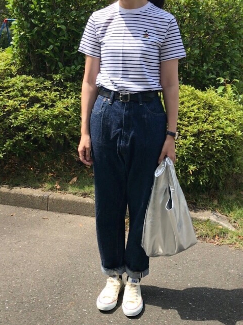 「 Tシャツ、ボーダー、デニム、デニムパンツ、ハイウエスト、トートバッグ、シルバー、スニーカー、スニーカーコーデ、ネイビー」｜「UNIQLOのミッキー スタンズボーダーT（半袖）（Tシャツ/カットソー、ホワイト系）」を使った、𝗒𝗎𝗄𝖺さん（レディース・167cm）の夏コーディネートの1枚目の写真
