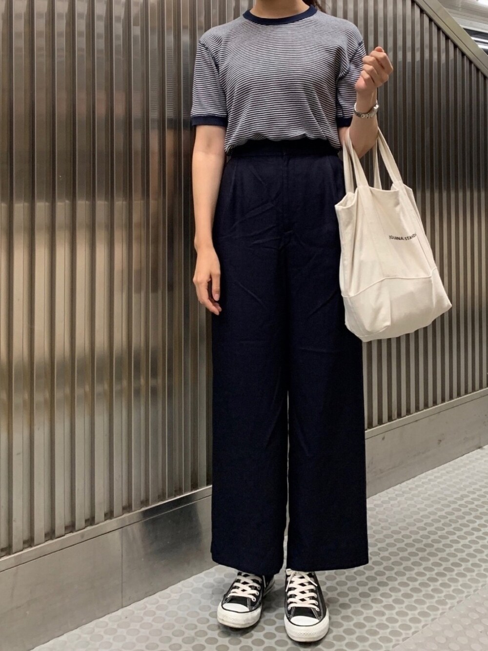 「Tシャツ、ワイドパンツ、リネン、リラックススタイル、トートバッグ、スニーカー、スニーカーコーデ、コンバース、ネイビー」｜「BEAMS BOYのHealthknit × BEAMS BOY / ワッフル ボーダー Tシャツ（Tシャツ/カットソー、ブルー系）」を使った、𝗒𝗎𝗄𝖺さん（レディース・168cm）の夏コーディネートの1枚目の写真