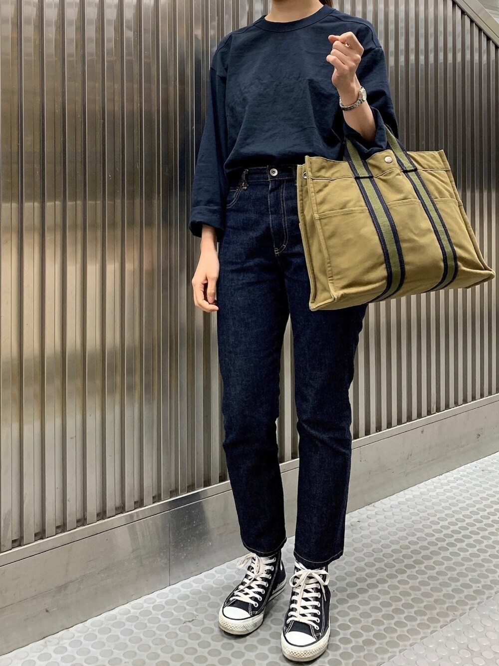 「ロンT、デニム、デニムパンツ、テーパードパンツ、ハイウエスト、スニーカー、スニーカーコーデ、コンバース、シンプル、シンプルコーデ」｜「BEAUTY&YOUTH UNITED ARROWSのBY リジットデニムパンツ スリム o（デニムパンツ、ブルー系）」を使った、𝗒𝗎𝗄𝖺さん（レディース・167cm）の春コーディネートの1枚目の写真