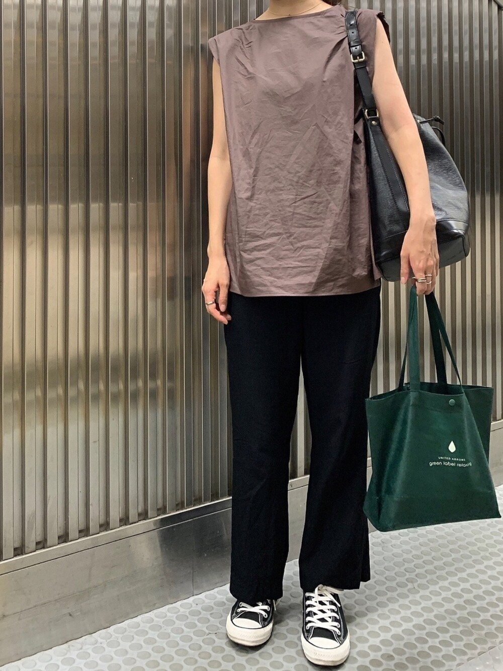 「ノースリーブ、ブラウス、ワイドパンツ、ブラック、パープル、スニーカー、スニーカーコーデ、コンバース、ゴールドアクセ、シルバーアクセサリー」｜「LOEFFの＜LOEFF（ロエフ）＞ コットンタイプライター チュニック（シャツ/ブラウス、パープル系）」を使った、𝗒𝗎𝗄𝖺さん（レディース・167cm）の秋コーディネートの1枚目の写真