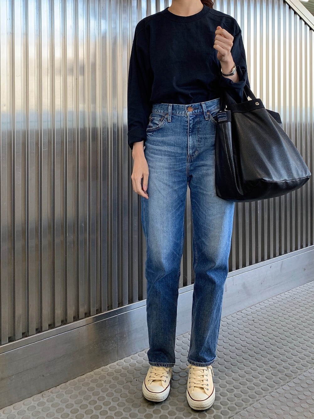 「ロンT、ビッグシルエット、デニム、デニムパンツ、スニーカー、スニーカーコーデ、コンバース、シンプル、シンプルコーデ、シンプルスタイル」｜「Ray BEAMSのRED CARD / MM54 ハイライズ デニムパンツ（デニムパンツ、ブルー系）」を使った、𝗒𝗎𝗄𝖺さん（レディース・167cm）の秋コーディネートの1枚目の写真