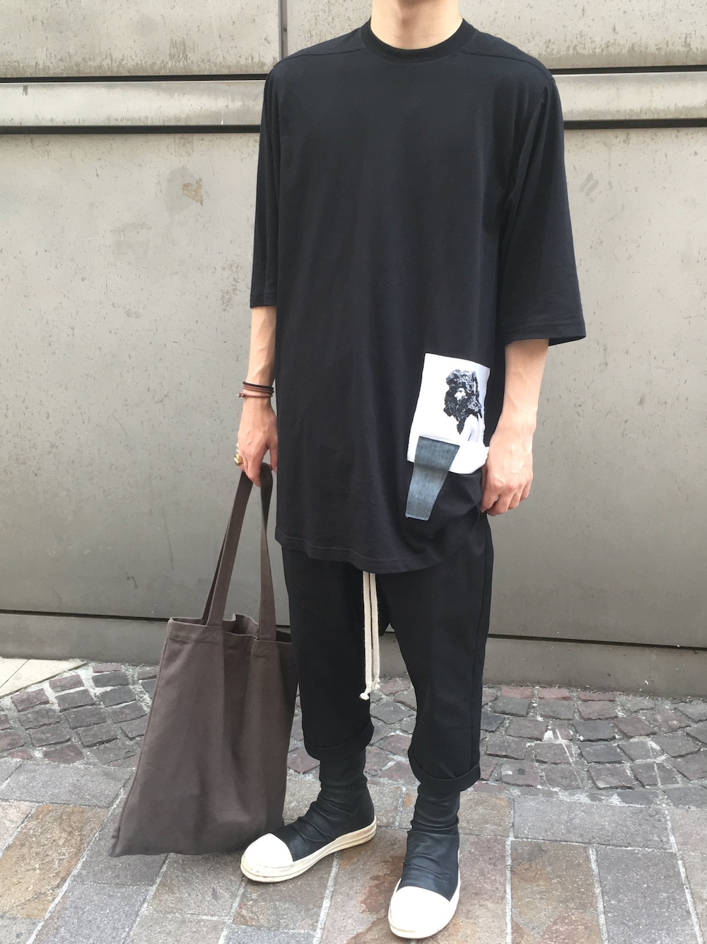 「RICK OWENS、drkshdw、Chrome Hearts、Maison Martin Margiela、Maison Margiela、ブラック、black」｜「DRKSHDW by RICK OWENSのアイテム（Tシャツ/カットソー、ブラック系）」を使った、🌹さん（メンズ・170cm）の夏コーディネートの1枚目の写真
