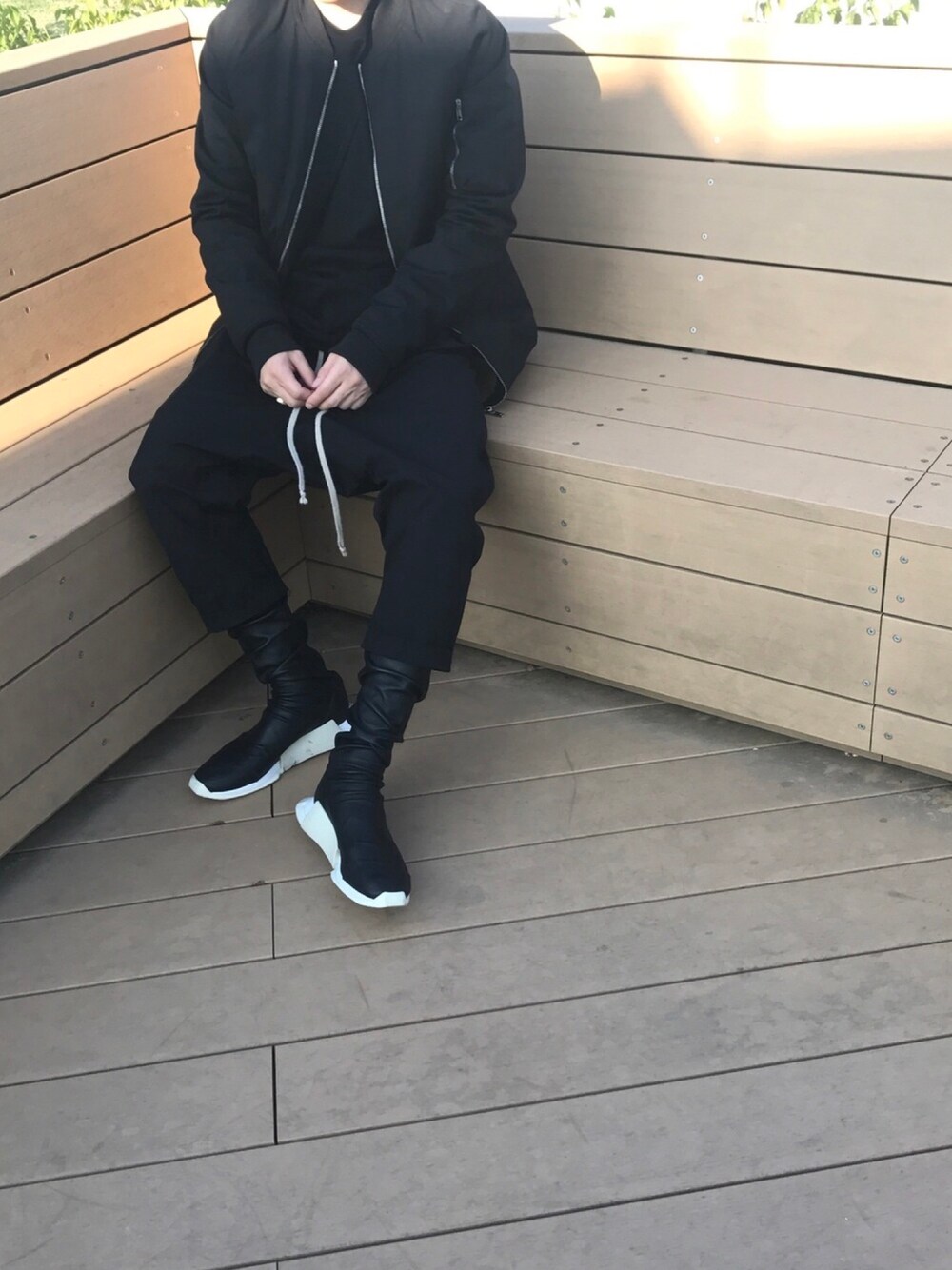 「RICK OWENS、drkshdw、RickOwens×adidas、adidas、adidas originals、black、ootd、Maison Margiela、リックオウエンス、オールブラック」｜「Rick Owensのアイテム（その他アウター、ブラック系）」を使った、🌹さん（メンズ・170cm）の秋コーディネートの1枚目の写真