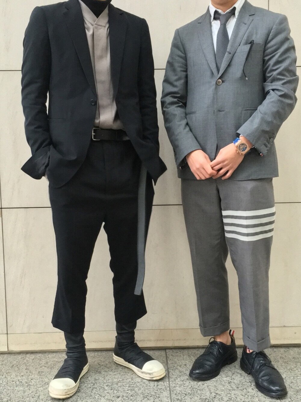 「RICK OWENS、THOMBROWNE、卒業式、audemarspiguet」｜「Audemars Piguetのアイテム（アナログ腕時計、ゴールド系）」を使った、🌹さん（メンズ・171cm）の春コーディネートの1枚目の写真