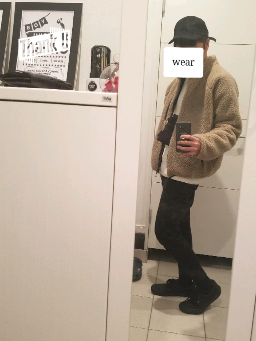 「大人カジュアル、シンプル、ブラック、黒スキニー、ZARA、ボア、ベロア、冬コーデ、スニーカー、冬」｜「ZARAのアイテム（キャップ、ブラック系）」を使った、Yu-pisenさん（メンズ・170cm）の冬コーディネートの1枚目の写真