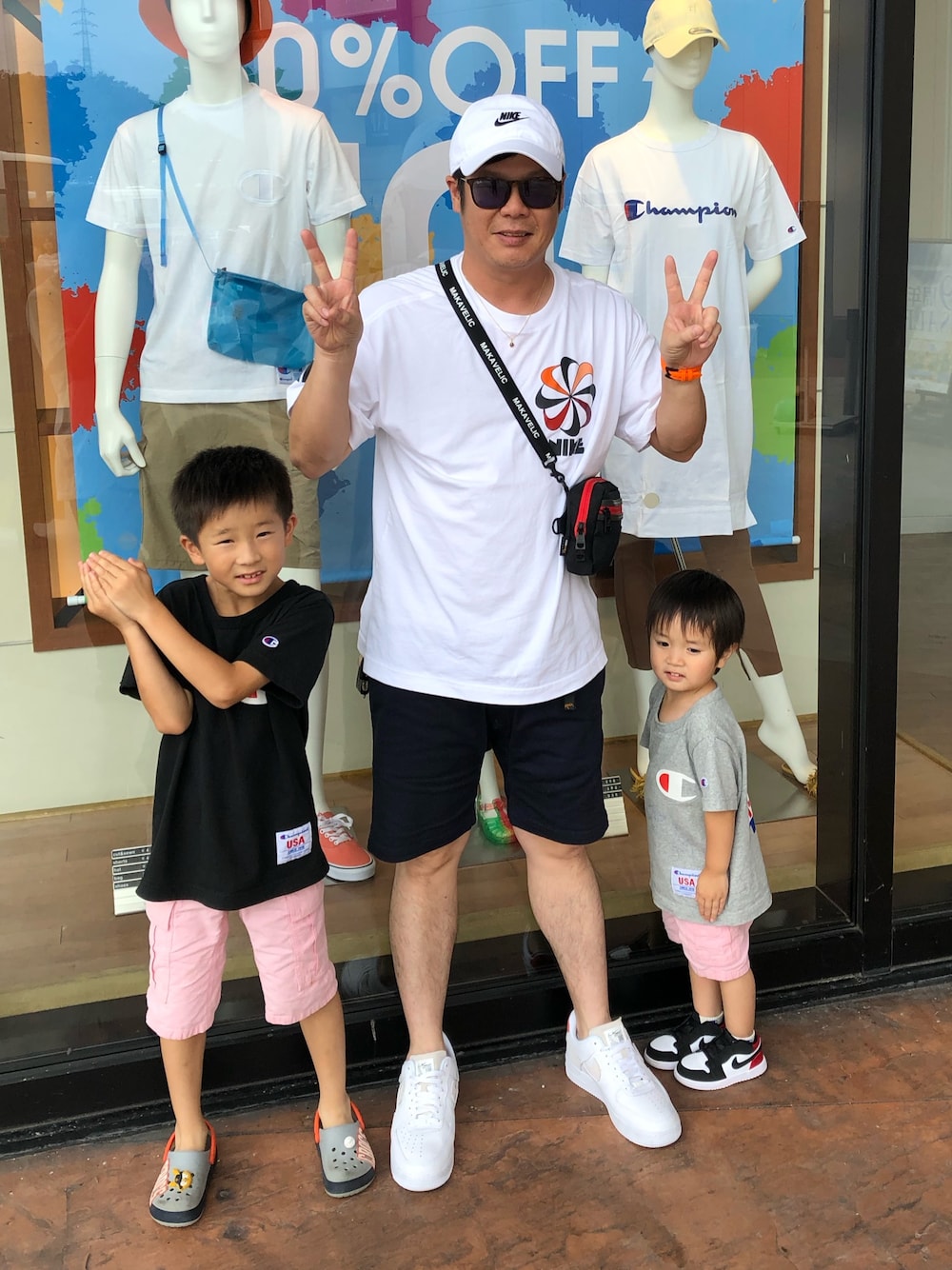 「お気に入りコーデ、Champion、エクストララージキッズ、ナイキ、レイバンサングラス」｜「NIKEのアイテム（キャップ、ホワイト系）」を使った、ハマ蓮さん（メンズ・169cm）の夏コーディネートの1枚目の写真