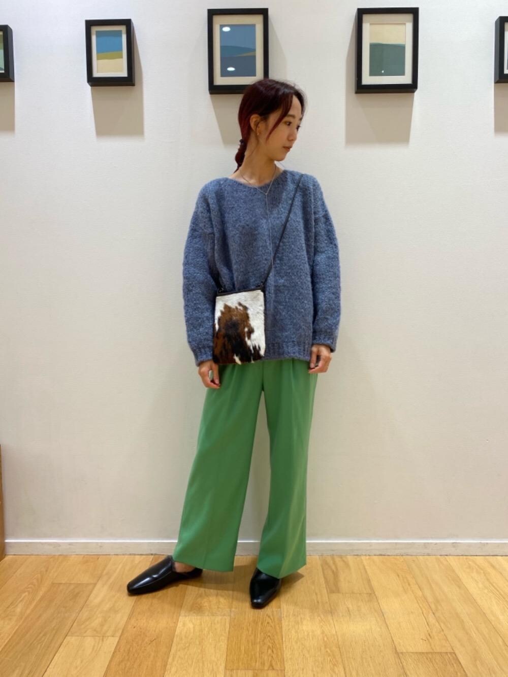 「トレンド、リラックス、シューズ、👟バッグ、ニット/セーター、ぱんつ」｜「green label relaxingのボールチェーン スライド 3WAY ネックレス（ネックレス、シルバー系）」を使った、ueda2721さん（レディース・160cm）の秋コーディネートの1枚目の写真
