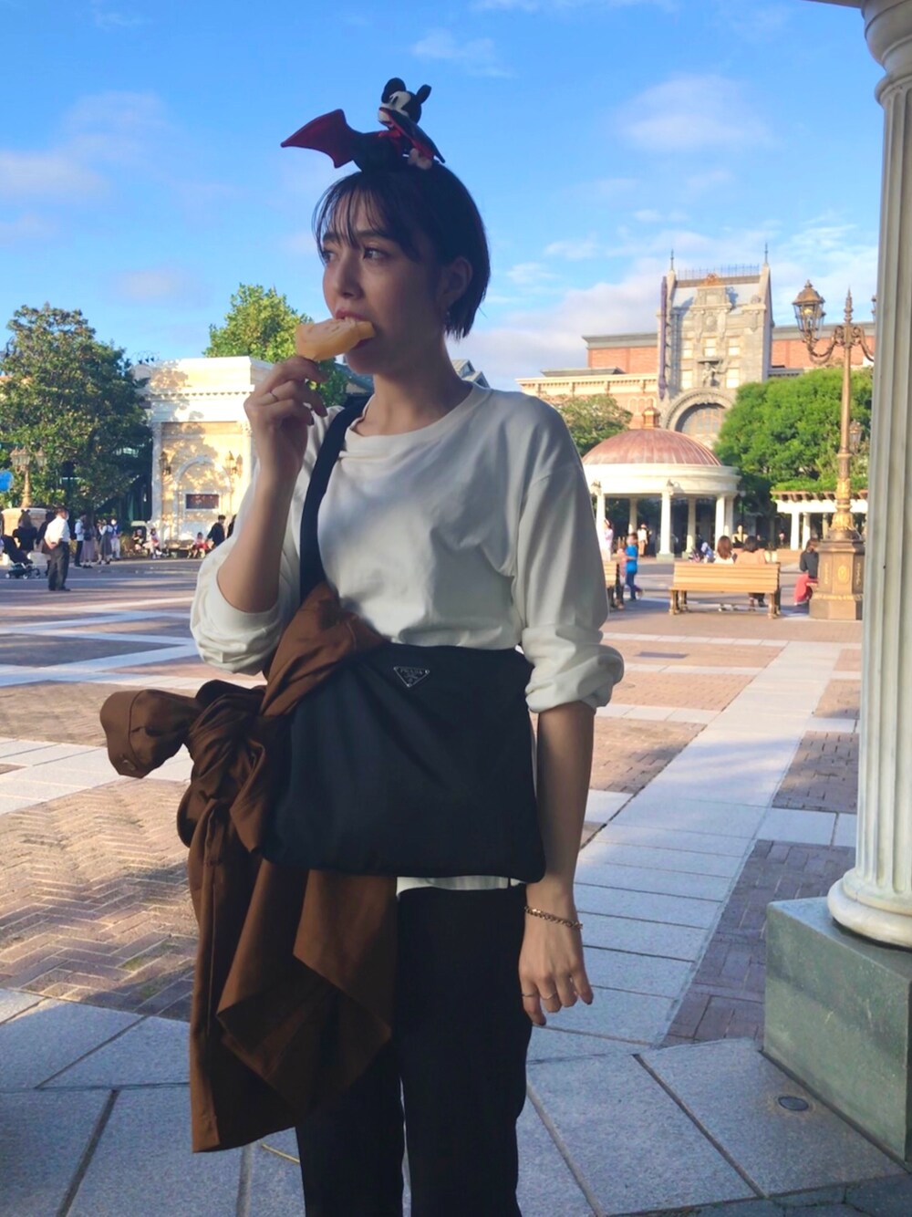 「disney sea、disney、Disneyコーデ、プラダ、UNIQLO、プチプラ、プチプラコーデ、カジュアルコーデ、PRADA」｜「UNIQLOのアイテム（Tシャツ/カットソー、ホワイト系）」を使った、mryさん（レディース・163cm）の春コーディネートの1枚目の写真