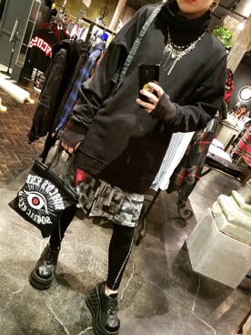 「KMRii（ケムリ）のアイテム（スウェット）」を使った、あやさん（レディース・170cm）の秋コーディネート