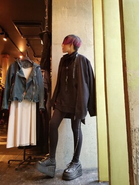 「KMRii（ケムリ）のアイテム（スウェット）」を使った、あやさん（レディース・170cm）の秋コーディネート