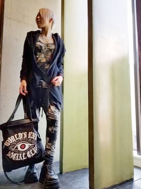 「KMRii（ケムリ）のアイテム（パンツ）」を使った、あやさん（レディース・170cm）の冬コーディネート