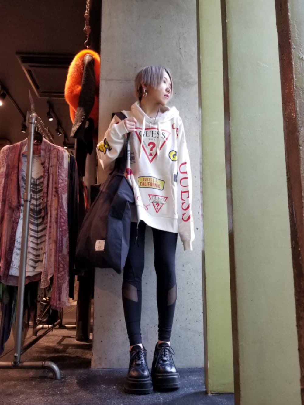 Guess（ゲス）の「【別注】Guess×ROYAL FLASH/ゲス 総柄スウェット Guess×ROYAL FLASH 総柄スウェットパーカー 新品未使用