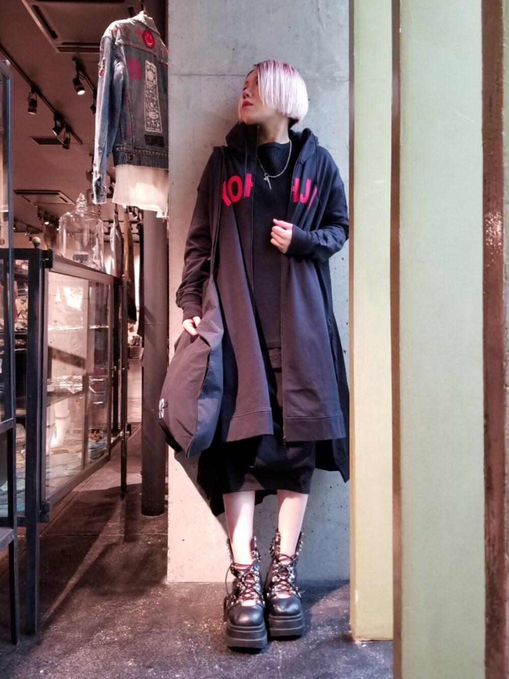 「ROYAL FLASH、お洒落さんとつながりたい、楽チンコーデ、yohjiyamamoto、Y-3、ゆるコーデ、今日のコーデ、着回しコーデ、オーバーサイズ、ワントーンコーデ」｜「Y-3のY-3 TOTE（トートバッグ、ブラック系）」を使った、あやさん（レディース・170cm）の夏コーディネートの1枚目の写真