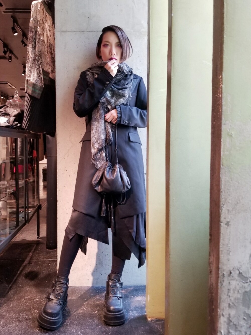 「ROYAL FLASH、KMRii、秋のコーデ、シンプルコーデ、オトナ女子、黒、秋、いいね、save、フォローお願いします🤑、コート、ブラックコーデ」｜「SHARE SPIRITのアイテム（ジャケット/アウター、ブラック系）」を使った、あやさん（レディース・170cm）の秋コーディネートの1枚目の写真