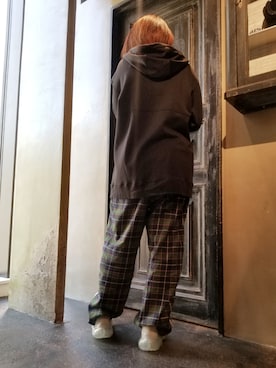 「ISAMU KATAYAMA BACKLASH（イサムカタヤマバックラッシュ）のアイテム（パーカー）」を使った、あやさん（レディース・170cm）の冬コーディネート