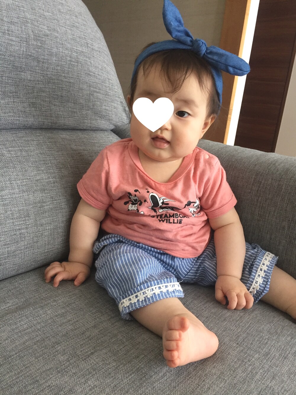 「ベビーコーデ、０歳、7ヶ月、ヘアバンド、おんなのこ、女の子」｜「no brandのアイテム（ヘアバンド、ブルー系）」を使った、Rio❇︎さん（キッズ・70cm）の春コーディネートの1枚目の写真