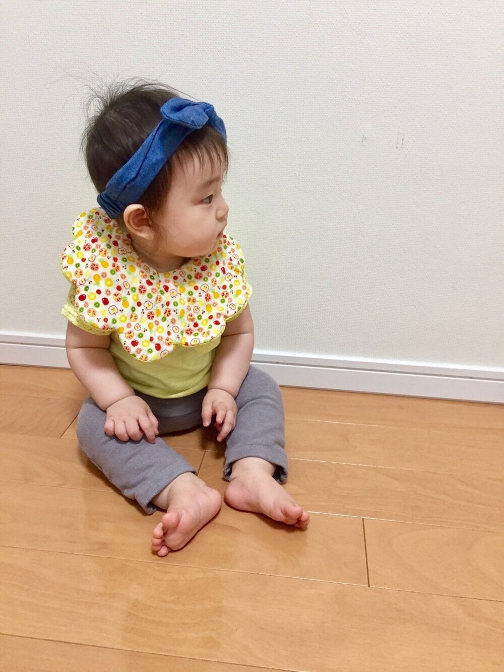 「０歳、7ヶ月、おんなのこ、女の子、ヘアバンド、スタイ、ハンドメイド」｜「no brandのアイテム（ヘアバンド、ブルー系）」を使った、Rio❇︎さん（キッズ・70cm）の夏コーディネートの1枚目の写真