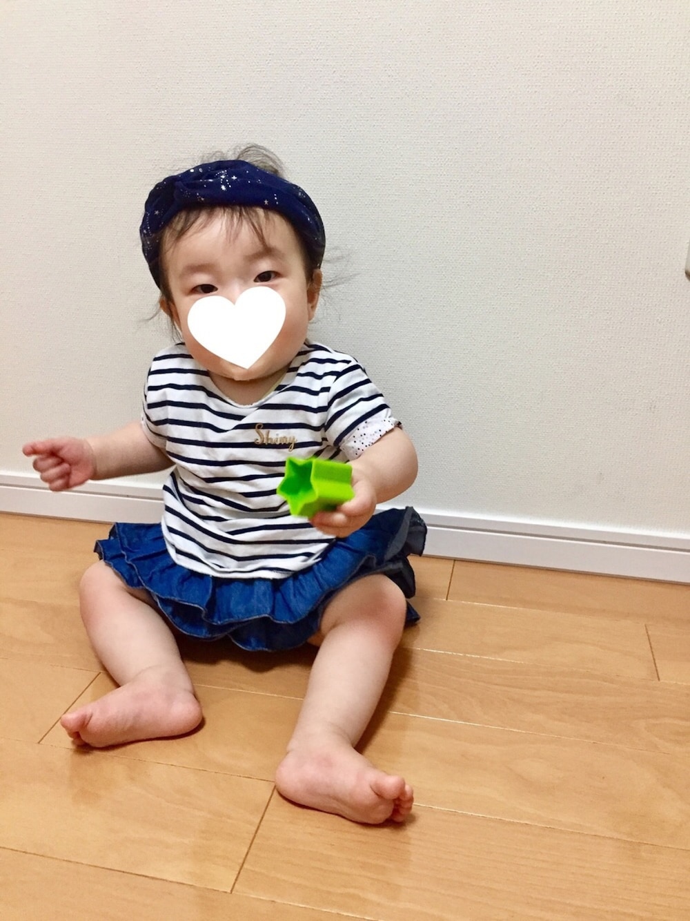 「０歳、8ヶ月、ベビーコーデ、ボーダー、フリル、ブルマ、女の子、おんなのこ」｜「3coinsのヘアバンド（ヘアバンド、ブラック系）」を使った、Rio❇︎さん（キッズ・70cm）の夏コーディネートの1枚目の写真