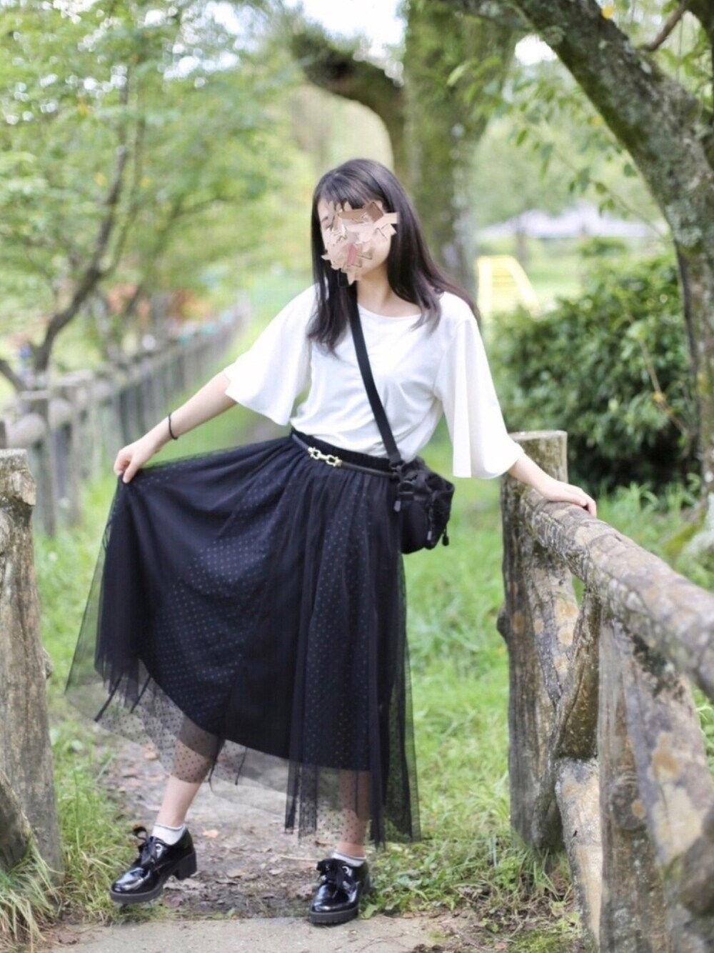 「夏コーデ、プチプラコーデ、カジュアルガーリー、モノトーン、チュールスカート、シースルー、おしゃれさんと繋がりたい」｜「しまむらのアイテム（スカート、ブラック系）」を使った、なばなさん（レディース・159cm）の夏コーディネートの1枚目の写真