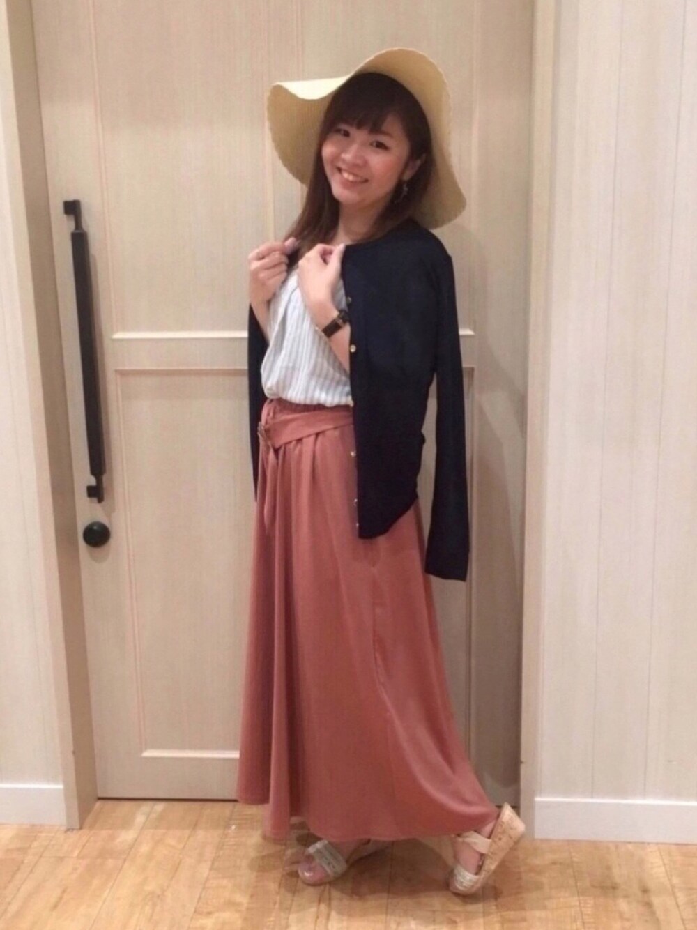 「シューラルー、ピンク、ストライプ、プチプラ、大人ガーリー、スカーチョ、ビジューサンダル、むぎわら帽子、低身長、ピンクフェス4」｜「SHOO・LA・RUEのツバ広ペーパーハット（ハット、ベージュ系）」を使った、miss＊さん（レディース・148cm）の春コーディネートの1枚目の写真