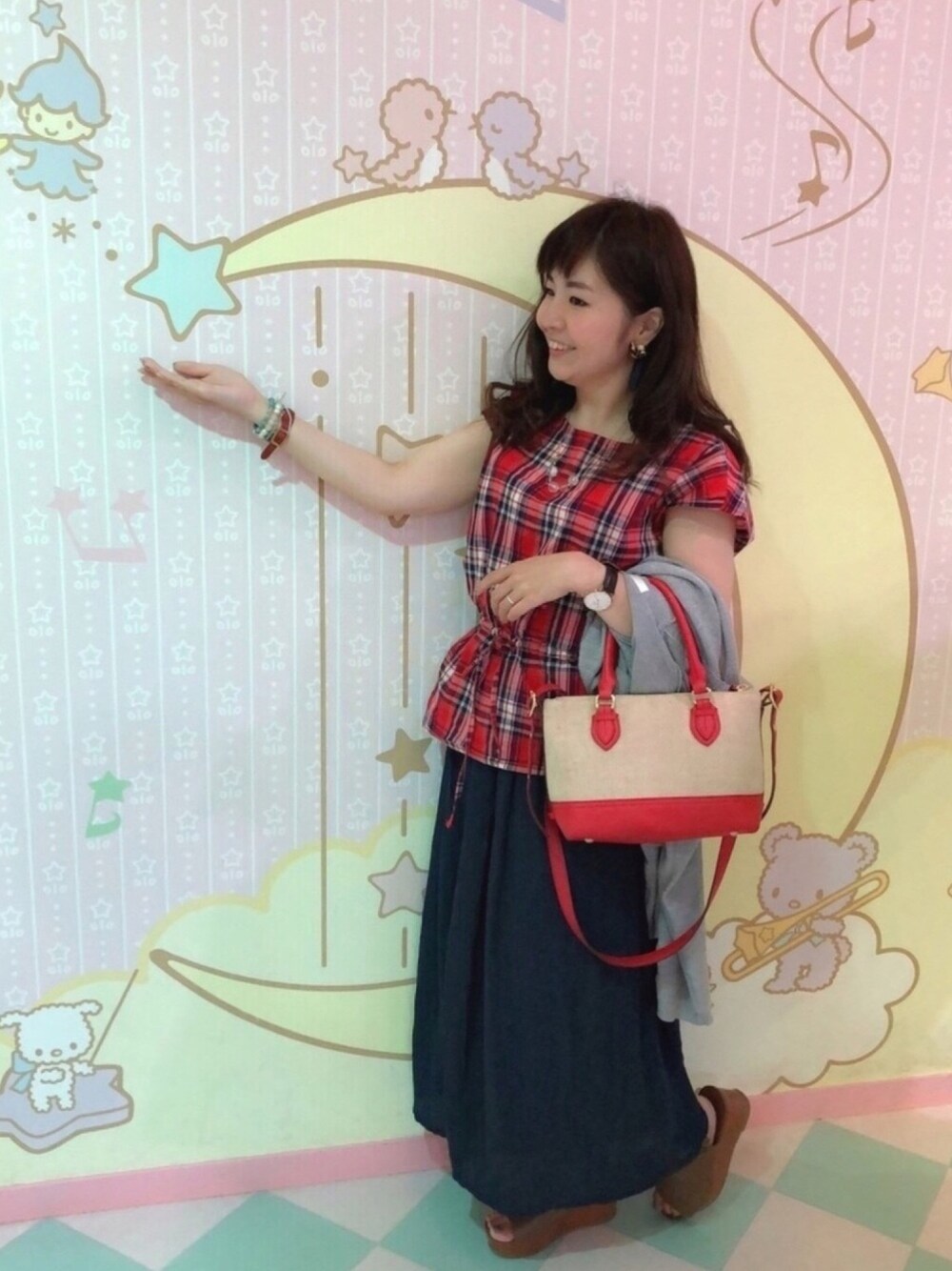 「シューラルー、マドラスチェック、ブラウス、スラブ、スカンツ、サンリオピューロランド、デート、大人ガーリー、赤、チビーズ✳︎」｜「DRESKIPのマドラス格子 ドロスト・ブラウス（シャツ/ブラウス、レッド系）」を使った、miss＊さん（レディース・148cm）の夏コーディネートの1枚目の写真