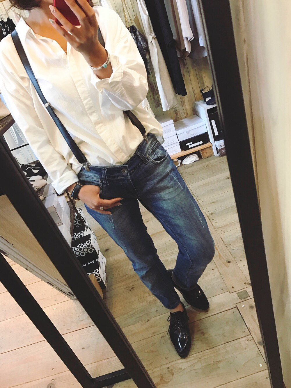 「春、シンプル、オトナカジュアル、休日スタイル、オトナ女子、ootd、デニム、サスペンダー、シャツスタイル」｜「selectshop CO-Qのアイテム（デニムパンツ、ブルー系）」を使った、とみーさん（レディース・153cm）の春コーディネートの1枚目の写真