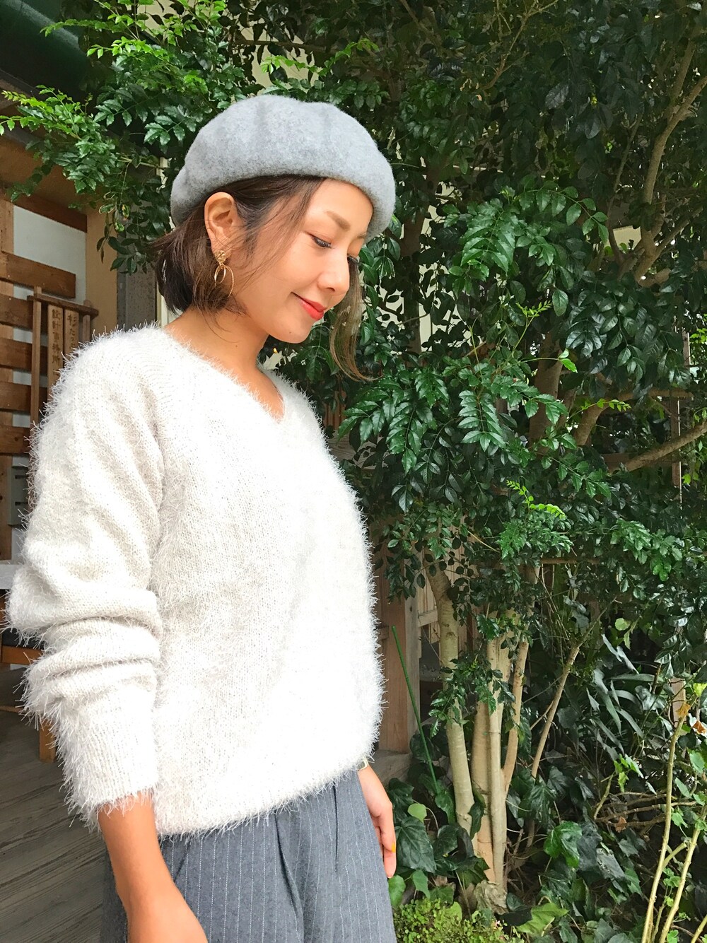 「秋コーデ、パンツスタイル、カジュアルコーデ、シンプルコーデ、ベレー帽、シャギーニット、雨の日コーデ」｜「select CO-Qのアイテム（ハンチング/ベレー帽、グレー系）」を使った、とみーさん（レディース・153cm）の秋コーディネートの1枚目の写真