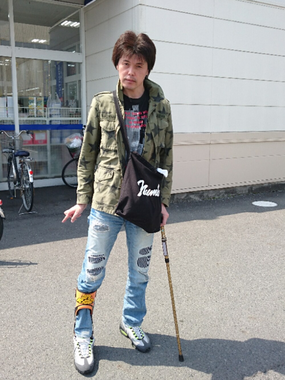 「ウォーキングスタイル」｜「WACKO MARIAのM-65（ミリタリージャケット、ベージュ系）」を使った、🤘hiroyuki🤘さん（メンズ・181cm）の春コーディネートの1枚目の写真