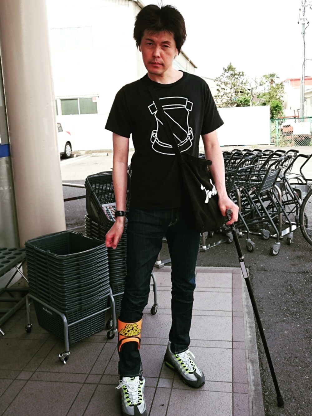 「ウォーキングスタイル」｜「UNDERCOVERのfuck the clock ミックジャガー（アナログ腕時計、ブラック系）」を使った、🤘hiroyuki🤘さん（メンズ・181cm）の春コーディネートの1枚目の写真