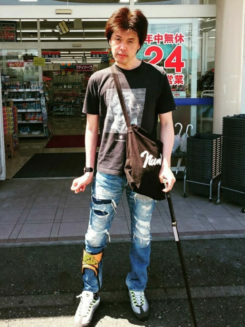 「ウォーキングスタイル」｜「RESONATE GOODENOUGHのベートーベンT（Tシャツ/カットソー、ブラック系）」を使った、🤘hiroyuki🤘さん（メンズ・181cm）の春コーディネートの1枚目の写真