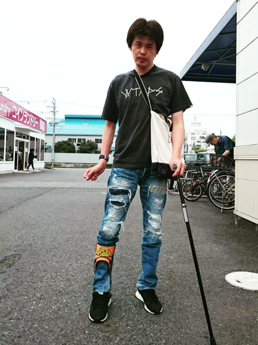 「ウォーキングスタイル」｜「HYSTERIC GLAMOURのRSM加工デニムスリムストレートパンツ（デニムパンツ、ブルー系）」を使った、🤘hiroyuki🤘さん（メンズ・181cm）の夏コーディネートの1枚目の写真