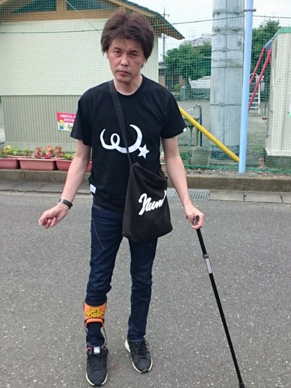 「ウォーキングスタイル」｜「WTAPSのロゴT（Tシャツ/カットソー、ブラック系）」を使った、🤘hiroyuki🤘さん（メンズ・181cm）の夏コーディネートの1枚目の写真