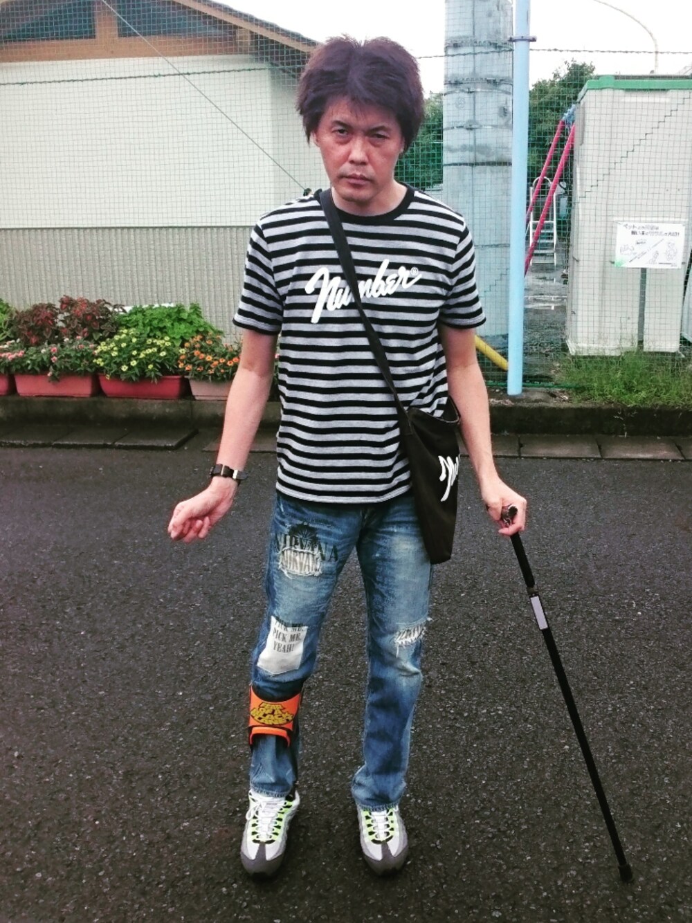 「ウォーキングスタイル」｜「NUMBER (N)INEのnumber9_T-SHIRT（Tシャツ/カットソー、グレー系）」を使った、🤘hiroyuki🤘さん（メンズ・181cm）の秋コーディネートの1枚目の写真