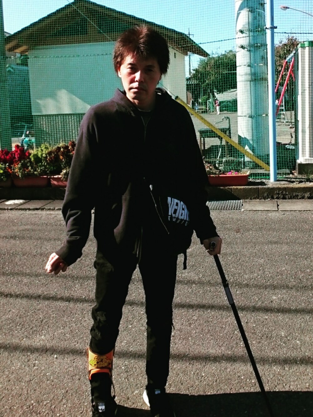 「ウォーキングスタイル」｜「UNDERCOVERの96.AWワイヤーパーカー（パーカー、ブラック系）」を使った、🤘hiroyuki🤘さん（メンズ・181cm）の秋コーディネートの1枚目の写真