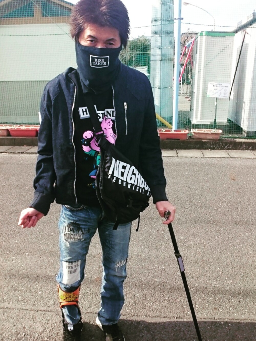 「ウォーキングスタイル」｜「FORTY PERCENT AGAINST RIGHTSのネックウォーマー（その他、ブラック系）」を使った、🤘hiroyuki🤘さん（メンズ・181cm）の冬コーディネートの1枚目の写真