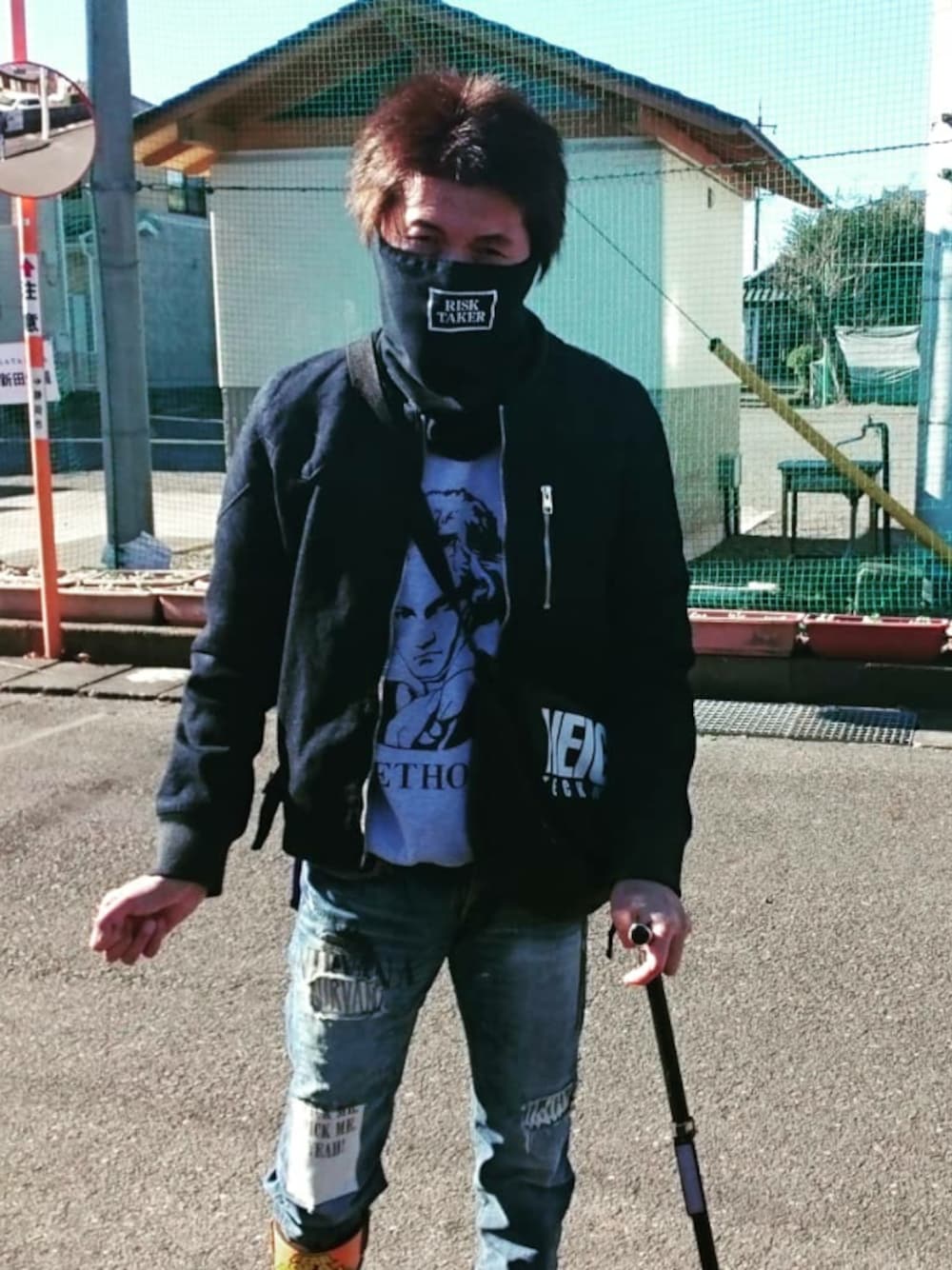 「ウォーキングスタイル」｜「NEIGHBORHOODのショルダーバッグ（ショルダーバッグ、ブラウン系）」を使った、🤘hiroyuki🤘さん（メンズ・181cm）の冬コーディネートの1枚目の写真