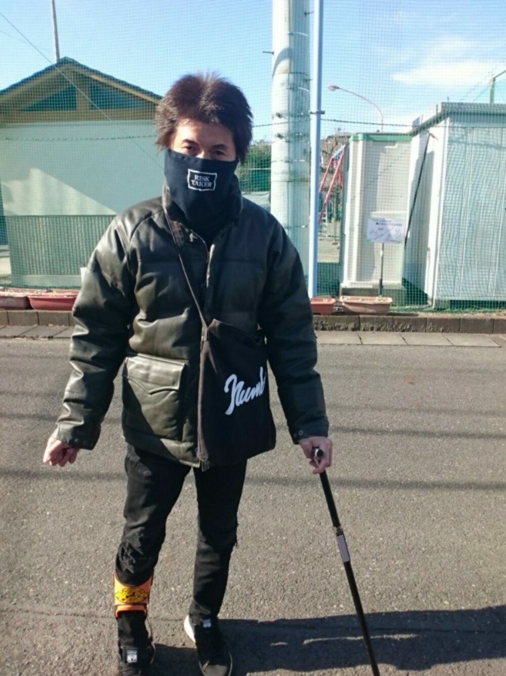「ウォーキングスタイル」｜「FORTY PERCENT AGAINST RIGHTSのネックウォーマー（その他、ブラック系）」を使った、🤘hiroyuki🤘さん（メンズ・181cm）の冬コーディネートの1枚目の写真