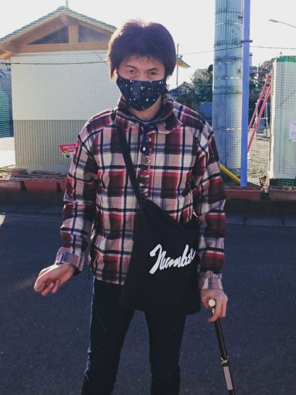 「ウォーキングスタイル」｜「A BATHING APEのマスク（マスク、グレー系）」を使った、🤘hiroyuki🤘さん（メンズ・181cm）の冬コーディネートの1枚目の写真
