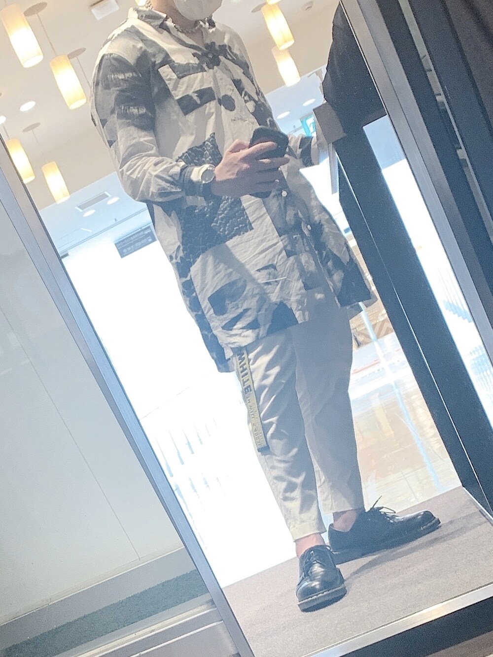 「ビッグシルエット、白コーデ、春夏コーデ、off white、柄シャツ、韓国ファッション」｜「Daniel WellingtonのDaniel Wellington　ダニエルウェリントン　CLASSIC BLACK　Sheffield　36mm（アナログ腕時計、ブラック系）」を使った、akira@相互フォローさん（メンズ・180cm）の夏コーディネートの1枚目の写真
