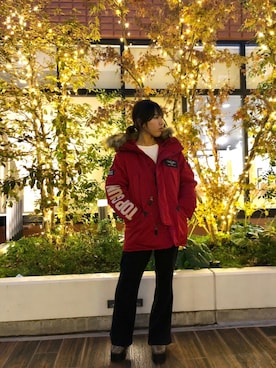 「アイテム（ミリタリージャケット、レッド系）」を使った、亜弥香さん（レディース・150cm）の冬コーディネート